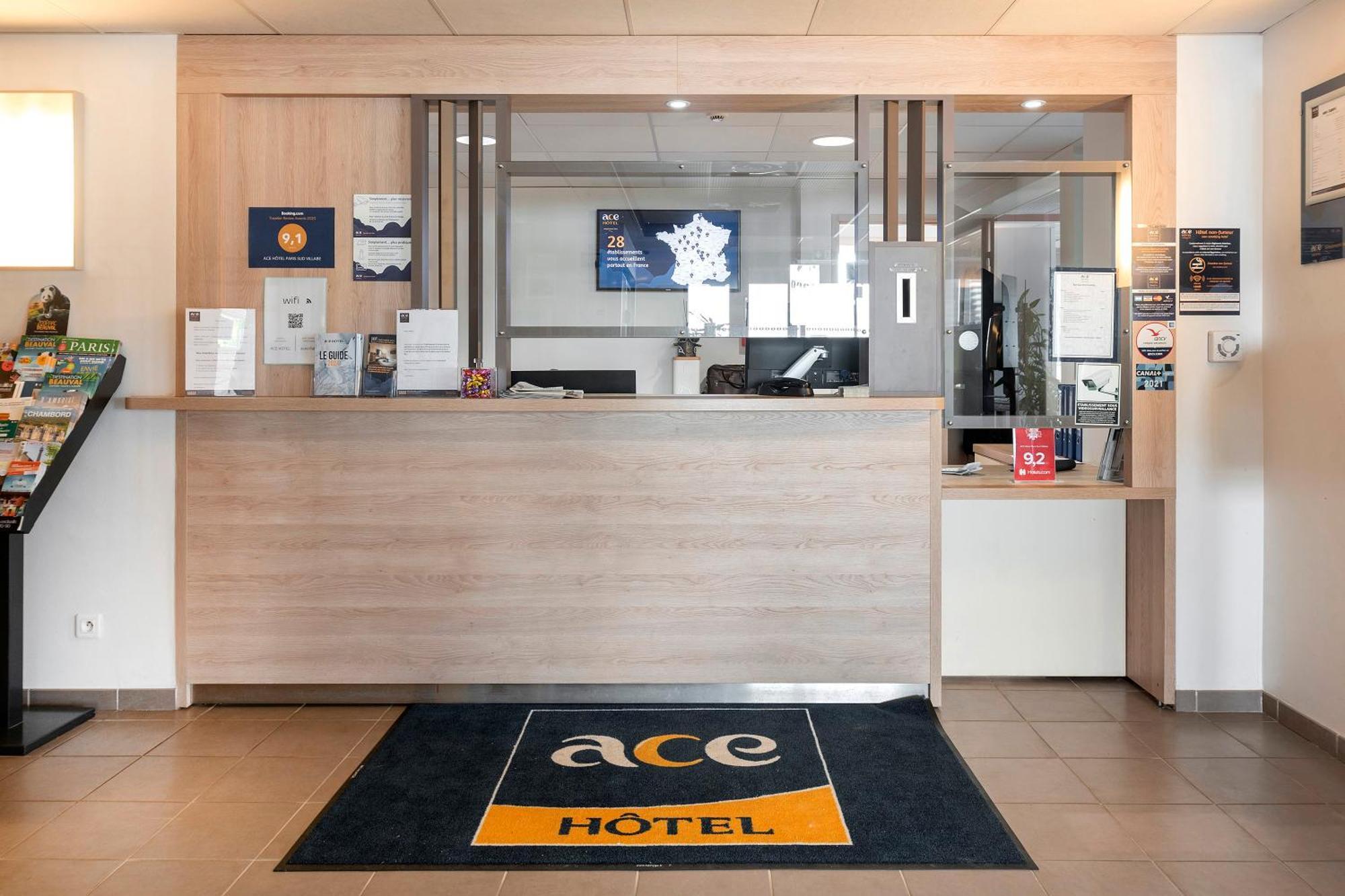 Ace Hotel Paris Sud Villabe Bagian luar foto