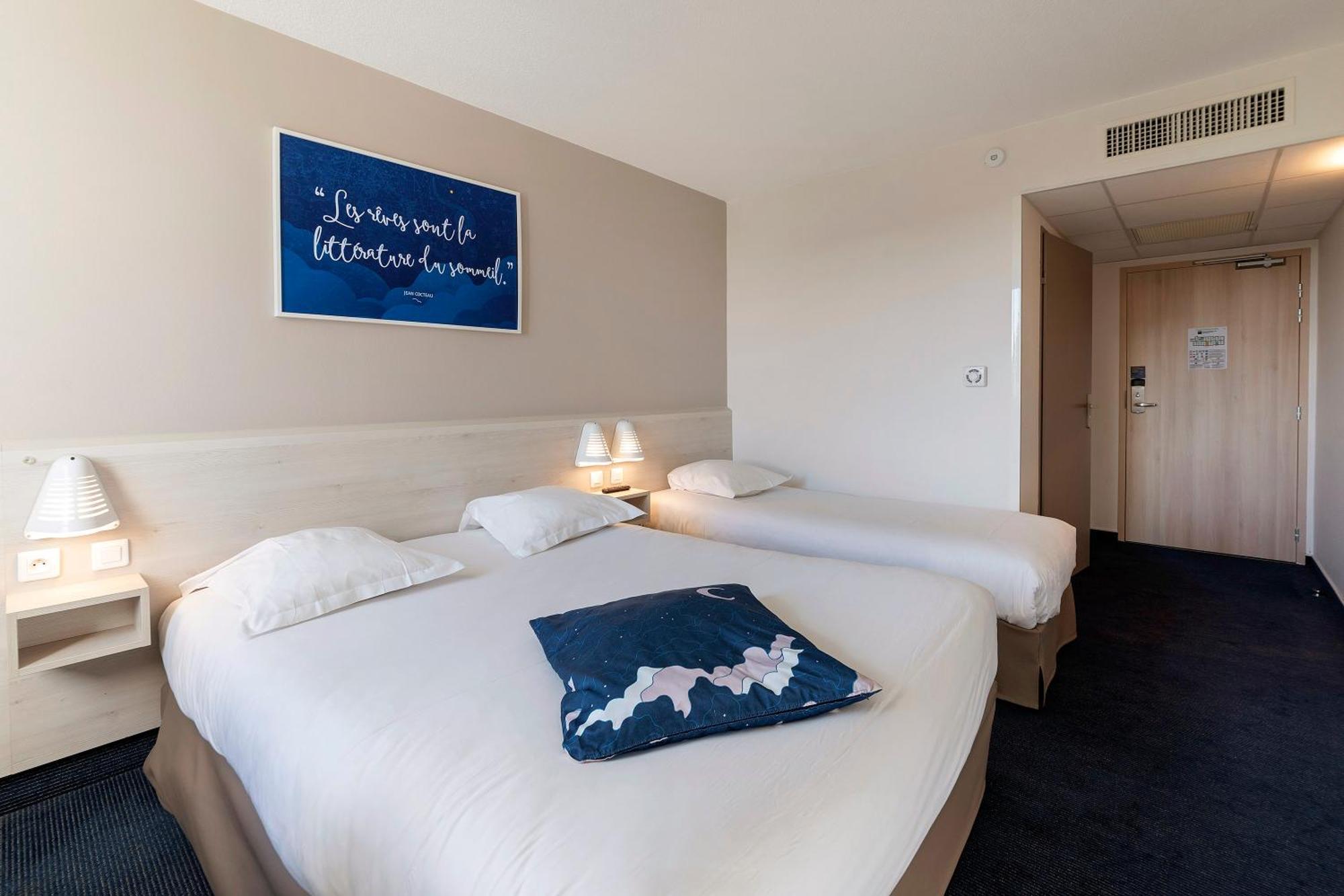 Ace Hotel Paris Sud Villabe Bagian luar foto